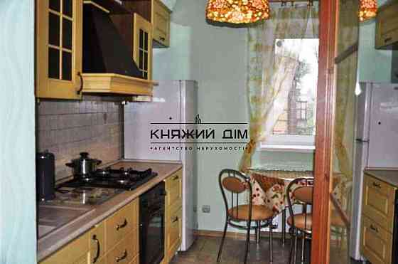 Продаж 2-кімнатної роздільної квартири на Подолі, код 21146918 Киев