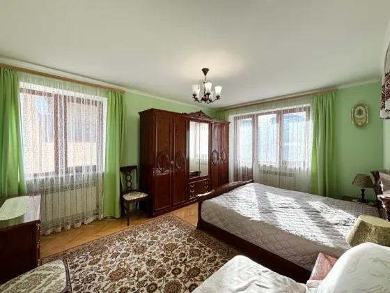 For sale 2-storey House with land 8 ares 330 sq.m 6 rooms at Яблунева 21 Ternopil'