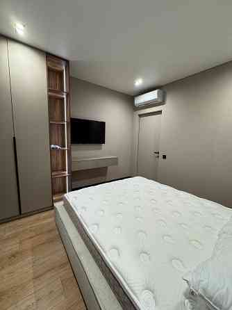 Продаж Квартира 2-кімнатна, 22/25 поверх на Олександра Олеся вул., д. 1 Kiev