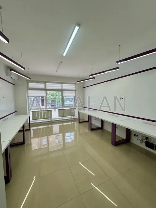 Сдаётся Офисные помещения площадь 352 кв.м 1-й этаж Киев Оболонська Набережна Киев - изображение 2