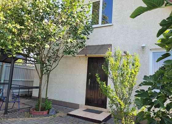 Затишний будиночок нової будівлі в Нерубайському. Нерубайське