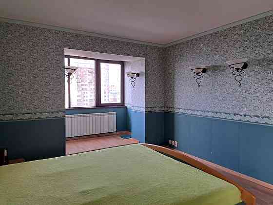 Оренда Квартира 3-кімнатна, 9/9 поверх на улица Печенежская, д.16 Киев