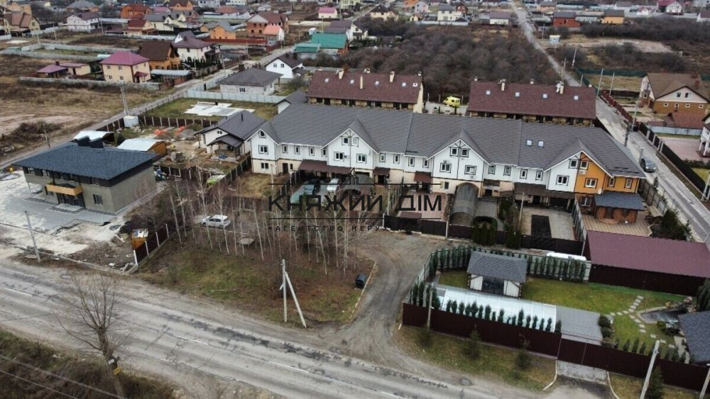 БЕЗ КОМИССИИ!!! Продажа отличного 3-х уровневого таунхауса в с. Новое. № 2211350 Нове - фото 2