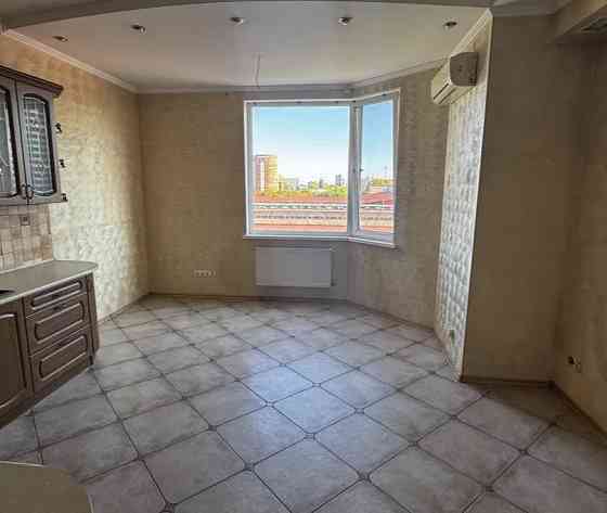 Продаж Квартира 3-кімнатна на ул. Среднефонтанская, 19б Одесса