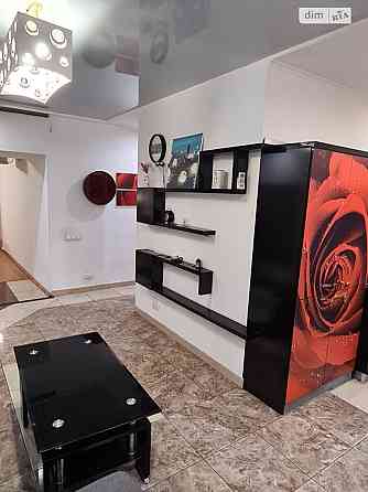 Оренда Квартира 2-кімнатна, 1/5 поверх на Каденюка, 3а Киев