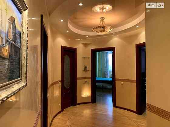 Оренда Квартира 4-кімнатна, 19/36 поверх на вул. Срібнокільська, 1 Киев