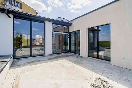 Продаж Квартира 3-кімнатна, 5/5 поверх на вул. Угорська L'viv