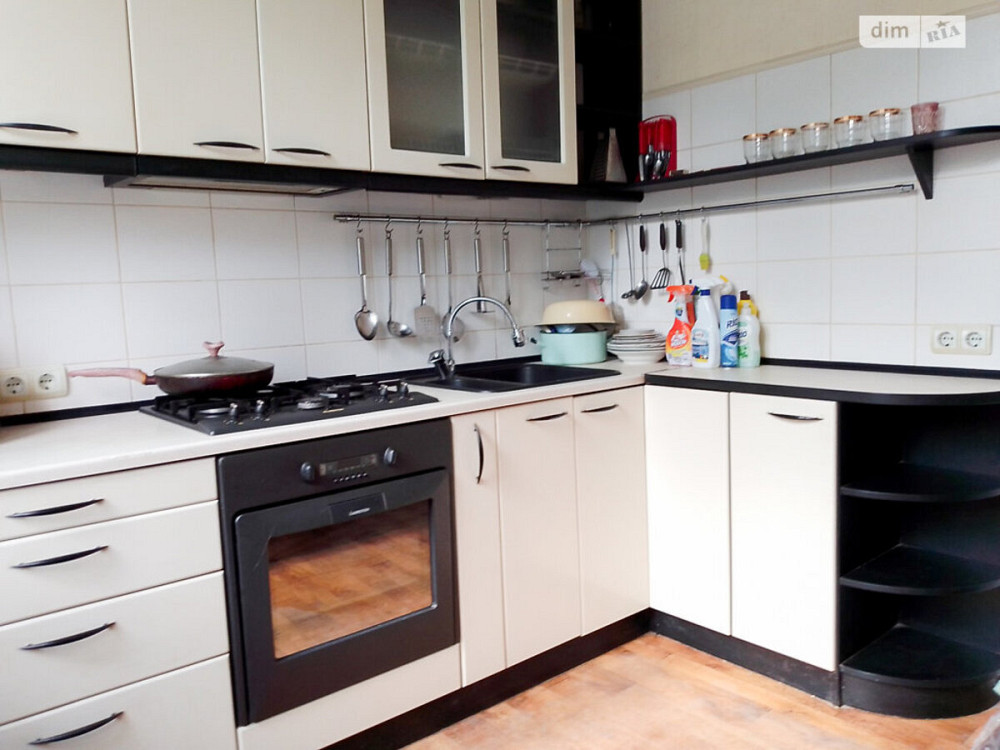 Оренда Квартира 3-кімнатна, 3/5 поверх на Светличного Ивана ул. (Петровского), 6 Kiev - photo 1