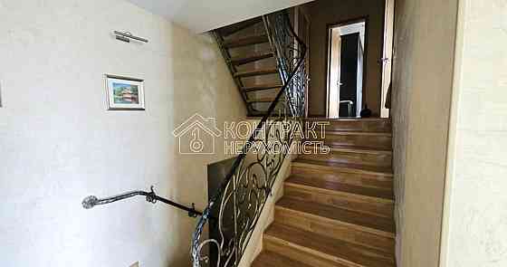 Продаж Будинок 7-кімнатний на вул. Зелена 