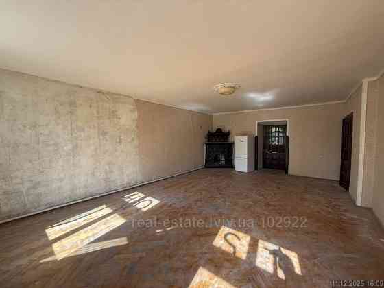 Продаж Квартира 4-кімнатна, 4/4 поверх на вул. Галицька Львів