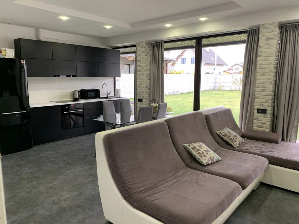 Оренда Квартира 3-кімнатна, 1/1 поверх на вул. Центральна Осещина - фото 1