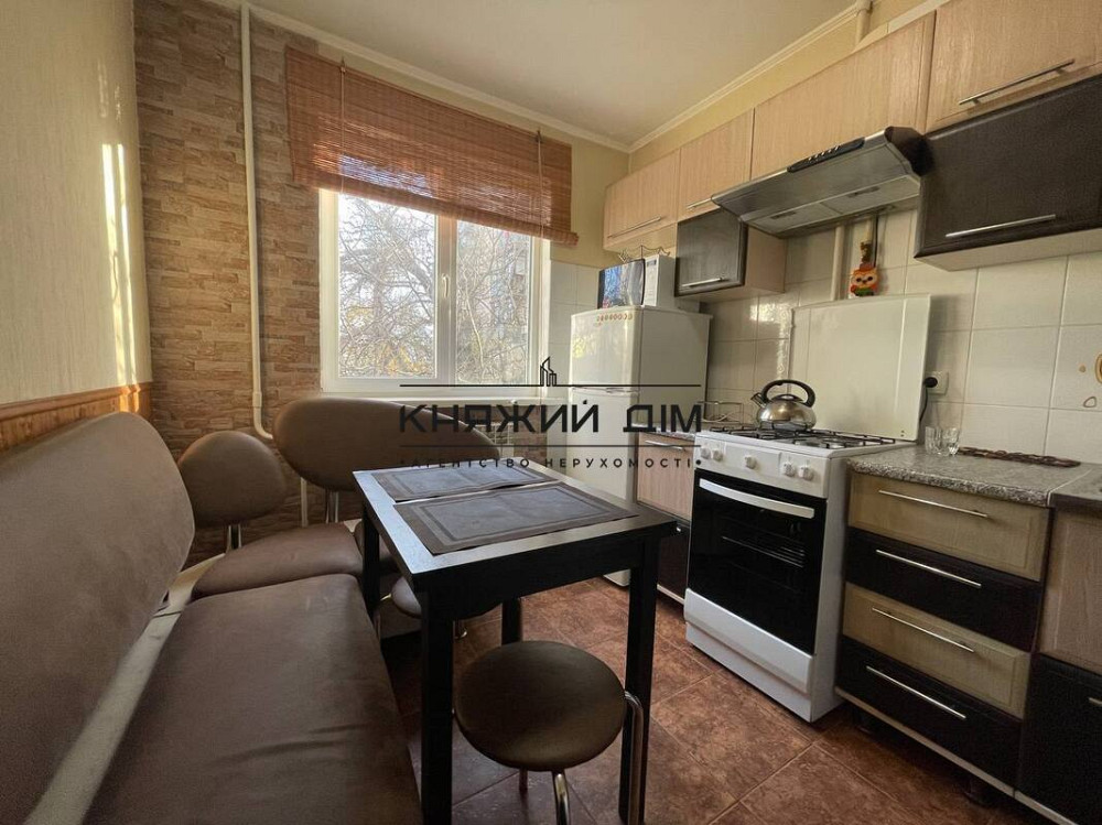 Оренда 3-кімнатної роздільної квартири, метро Політехнічний інститут. № 11199870 Kiev - photo 1