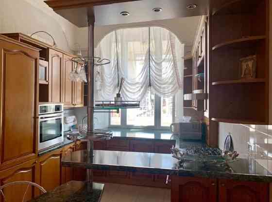 Оренда Квартира 4-кімнатна, 3/4 поверх на Пироговская ул. Одеса