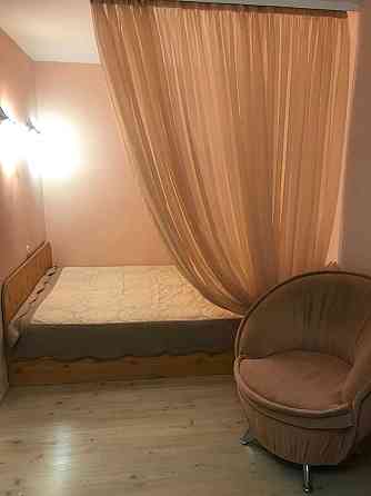 Оренда Квартира 1-кімнатна, 2/9 поверх на вул.Казарменна, 4Б Киев