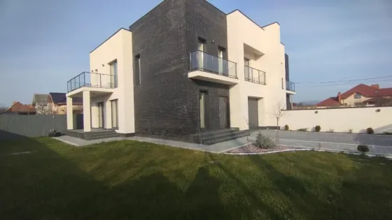 Продажа 2-этажный Коттедж с участком 3 сот 172 кв.м 3 комн. на Тернопільська Ужгород