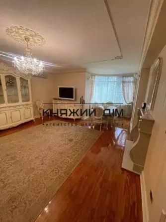 Простора трикімнатна квартира в престижному центрі Києва. №21145306 Kiev