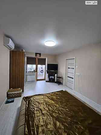 Продаж Квартира 3-кімнатна, 16/16 поверх на Ревуцького вул., д. 44 Kiev