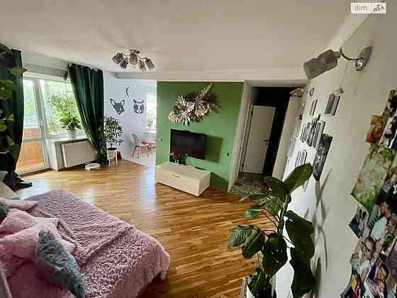 Продаж Квартира 3-кімнатна, 6/9 поверх на Антонова Авіаконструктора вул., д. 2/32 Киев