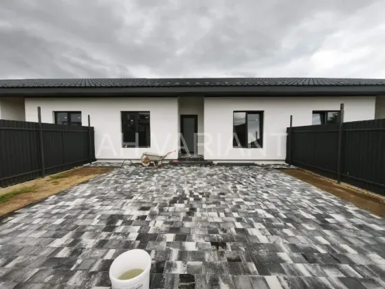 Продажа 1-этажный Коттедж с участком 2.5 сот 105 кв.м 4 комн. на Петра Угляренка Ужгород