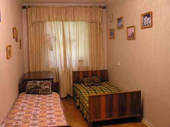 Оренда Квартира 3-кімнатна, 2/5 поверх на Олени Теліги, 25а Київ