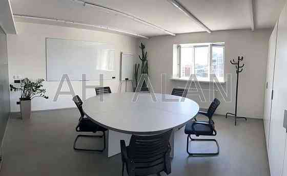 Оренда Будинок 9-кімнатний на Дмитрівська вул., 56Б Киев