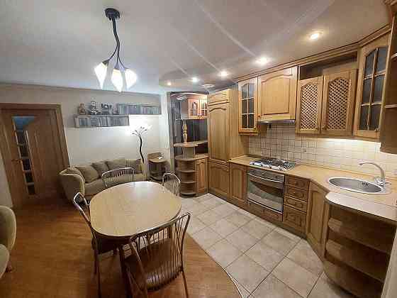 Продаж Квартира 3-кімнатна, 7/9 поверх на Борщагівська вул., д. 133 Київ