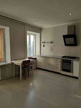 Оренда Квартира 2-кімнатна, 4/4 поверх на Олександра Лазаревського, 6 Kiev