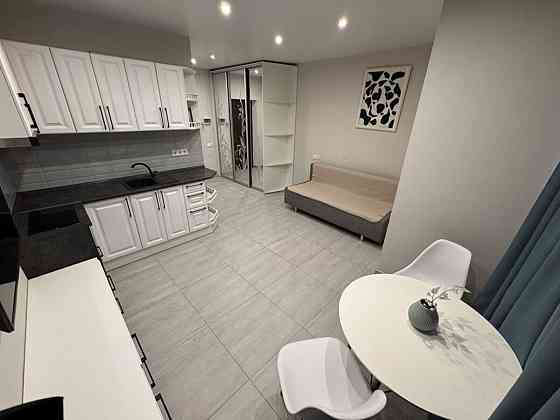 Продаж Квартира 1-кімнатна, 1/4 поверх на вул. Практична, 2 Kiev