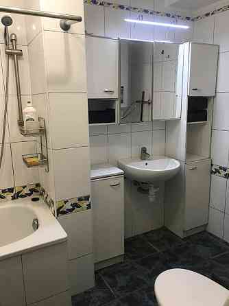 Продаж Квартира 3-кімнатна, 1/5 поверх на Берестейський вул., д. 43-А Київ