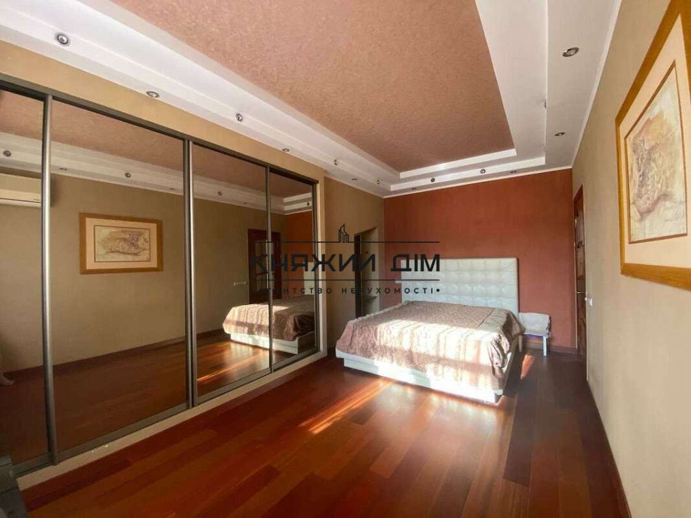 Продаж 4-х кімнатної квартири на Печерську, метро Звіринецька. № 21143612 Київ - фото 1