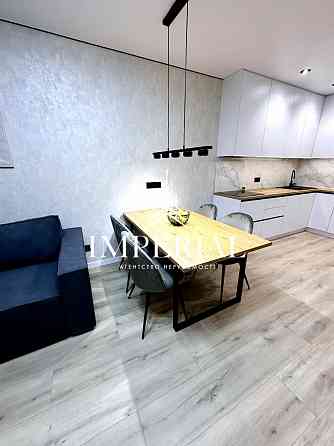 Продаж Квартира 2-кімнатна, 25/25 поверх на вул. Родини Крістерів Київ