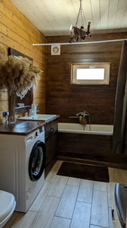 Продам зимний 2-х этажный дом с прудом с.Светлое (Свитанок, Новые дачи) Світле