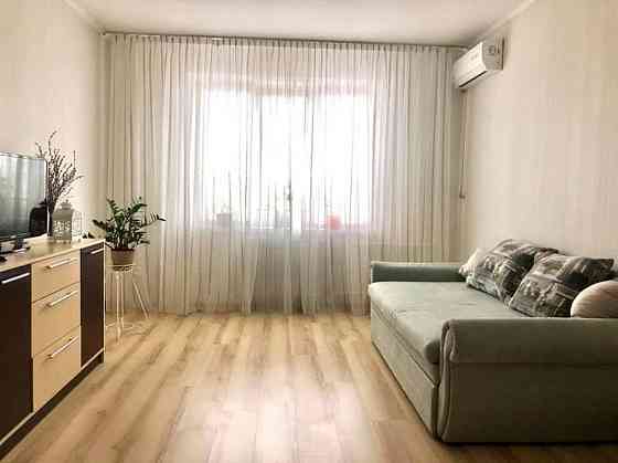 Оренда Квартира 2-кімнатна, 13/28 поверх на Ахматовой Анны ул. Киев