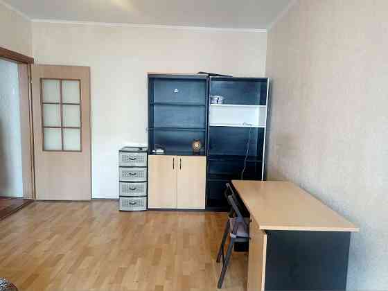 Оренда Квартира 1-кімнатна, 16/18 поверх на улица Драгоманова, д.1 Київ