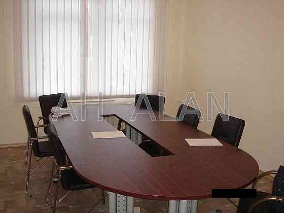 Оренда Будинок 3-кімнатний на Велика Васильківська вул., 16 Київ