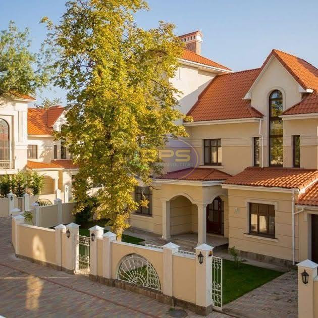 Продаж 3-поверховий Будинок з ділянкою 8.7 сот 444 кв.м 7+ кімн. на Дмитрия Донского вул. Одеса - фото 1