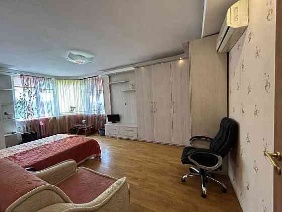 Оренда Квартира 1-кімнатна, 19/24 поверх на Бажана, 10 Київ