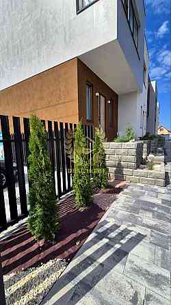 Продаж Будинок 4-кімнатний на Кленовая ул. 