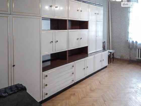 Оренда Квартира 3-кімнатна, 3/5 поверх на Светличного Ивана ул. (Петровского), 6 Kiev