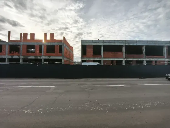 Продажа Торгово-офисный центр площадь 380 кв.м 1-й этаж на Андрія Палая 2А Ужгород