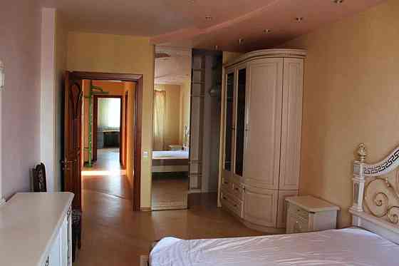 Оренда Квартира 4-кімнатна, 18/28 поверх на Анни Ахматової, 13 Київ