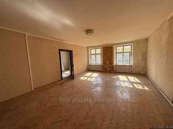 Продаж Квартира 4-кімнатна, 4/4 поверх на вул. Галицька Львів
