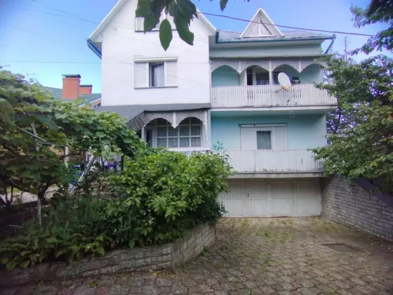 Продажа 3-этажный Дом с участком 10 сот 390 кв.м 7+ комн. на Собранецька Ужгород