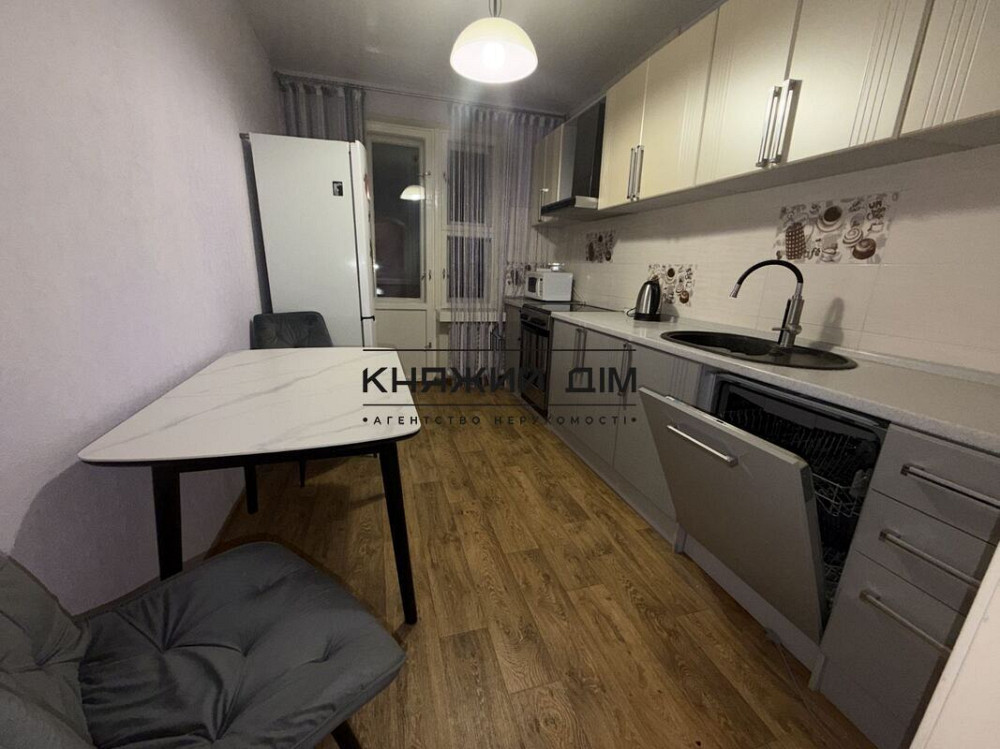 Оренда Квартира 2-кімнатна, 2/18 поверх на Старонаводницкая ул. Київ - фото 1