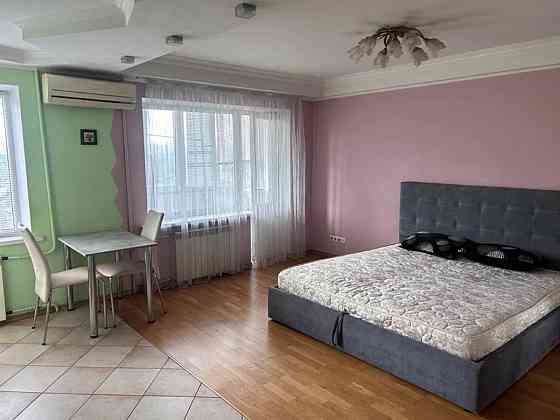 Оренда Квартира 1-кімнатна, 7/9 поверх на Привокзальна, 8 Киев