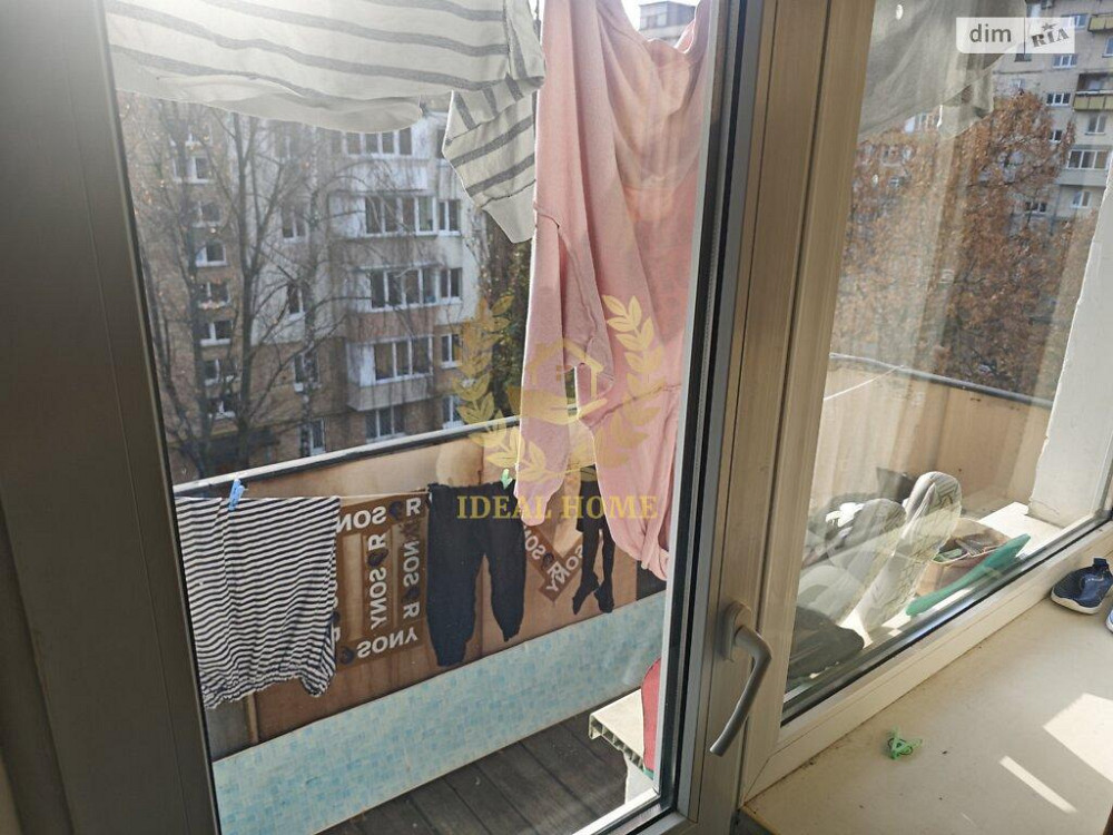 Простора трикімнатна квартира у спокійному районі Kiev - photo 4