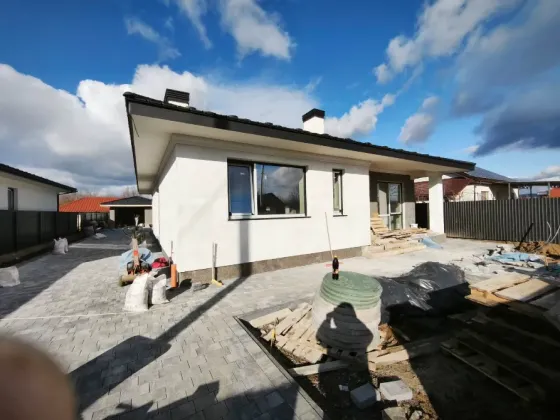 Продаж 1-поверховий Будинок з ділянкою 7.5 сот 140 кв.м 4 кімн. на Зелена Ужгород