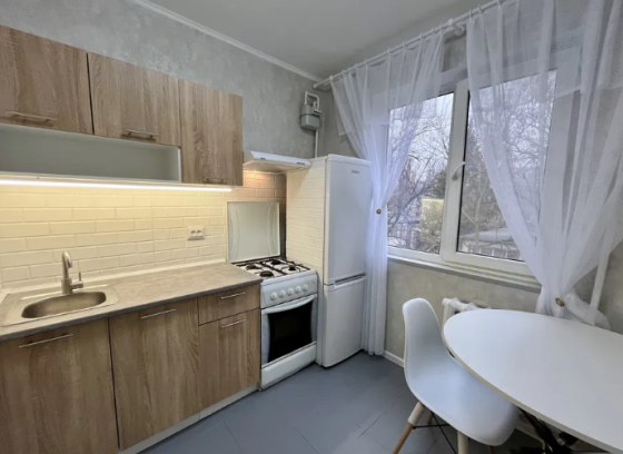 Продаж Квартира 2-кімнатна, 4/5 поверх на Героев Крут улица Одеса