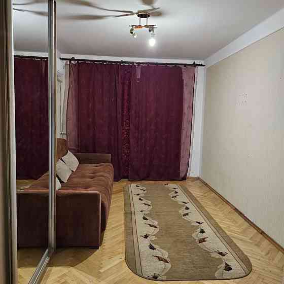 Продаж Квартира 3-кімнатна, 5/5 поверх на Солом'янська вул., д. 27 Kiev