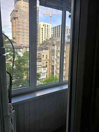 Продаж Квартира 4-кімнатна, 8/9 поверх на Предславинська вул., д. 26-А Киев